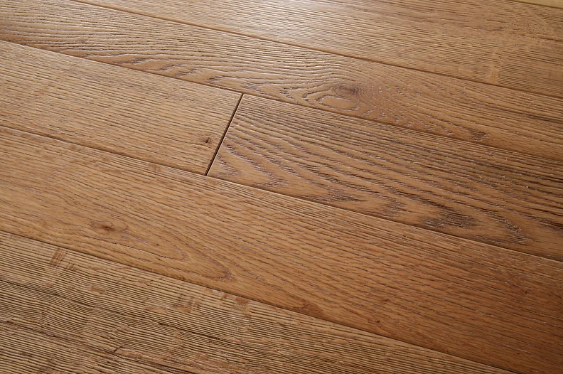 Customized Wood Flooring Mountain Craft Wide Plank Wirebrushing